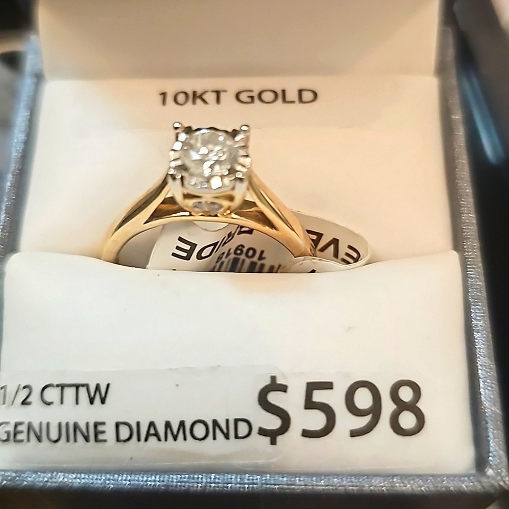 Gold 10KT Ring with Elegant Design